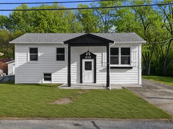 915 Mayfield Dr, Round Lake Beach, IL 60073