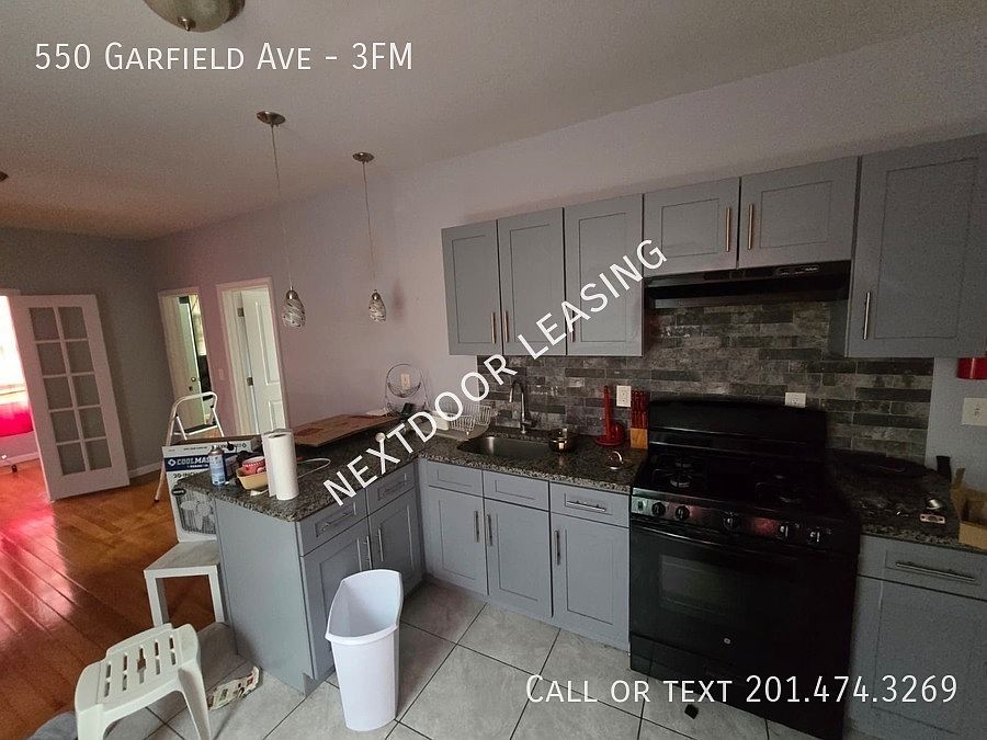 1st image of 550 Garfield Ave #3FM