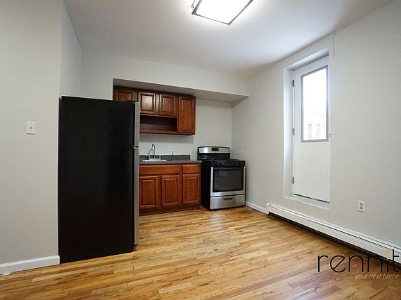 3rd image of 602 Myrtle Ave #A