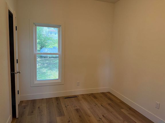5th image of 304 Walnut St