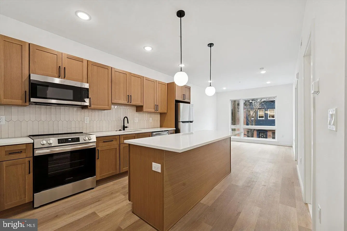 2 bed, 900 sqft, $2,550 — Photo 1