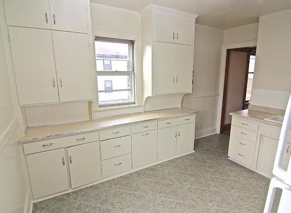 2nd image of 1080 Thomas Ave