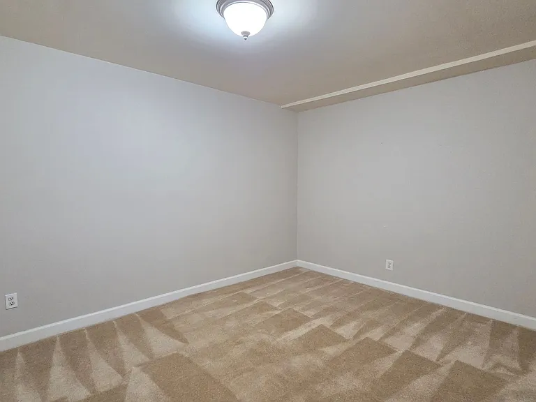 8201 Hensley Ct — Photo 24