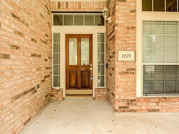 4th image of 1121 Carriage Ct