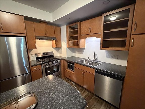 5th image of 2216 Plantation Ln