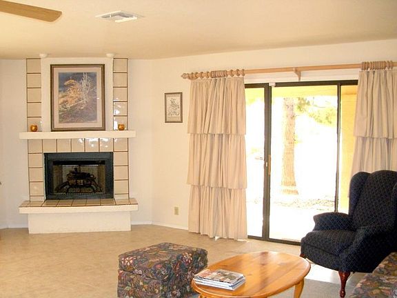 Tiled family room w/fireplace