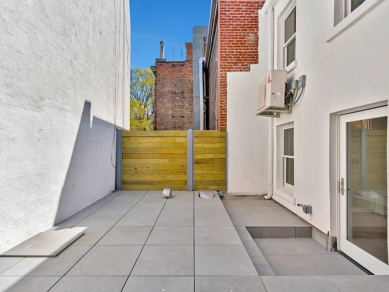 64 Greenwich Ave #2 — Photo 9