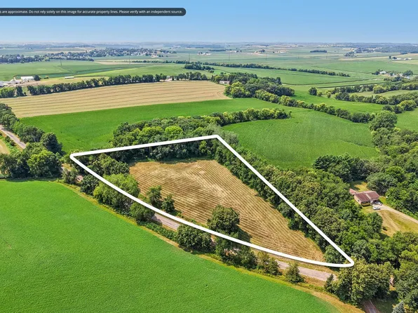 2 Lee Rd, Dane, WI 53529