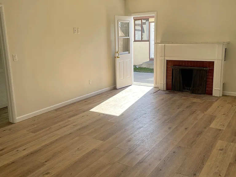 112 E B St — Photo 3