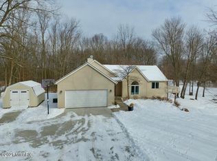 11633 Cascade Rd SE, Lowell, MI 49331