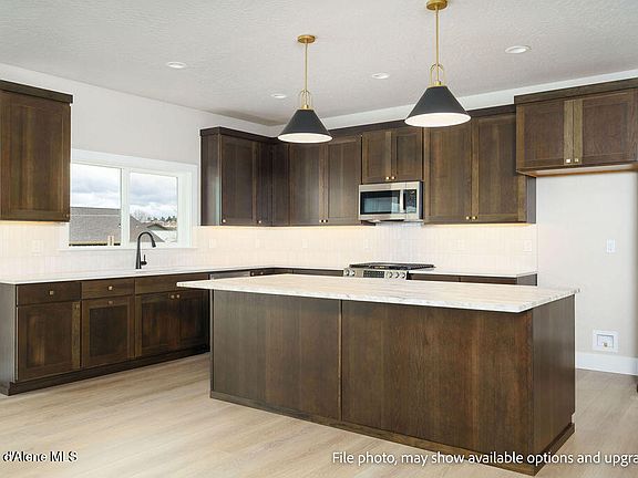 4th image of 1021 W Cordgrass Ave