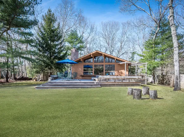 38 Runnymeade Dr, East Hampton, NY 11937