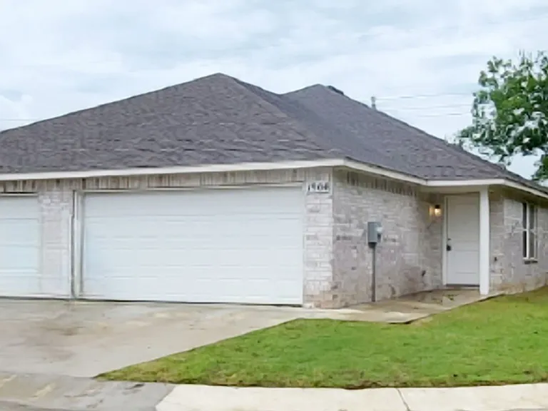 1511 Rosewood Dr — Photo 11