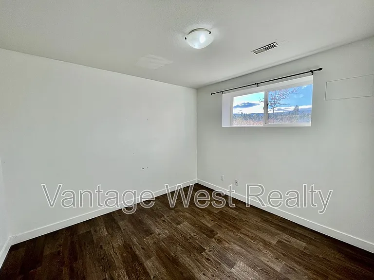 630 Belgo Rd #B — Photo 10