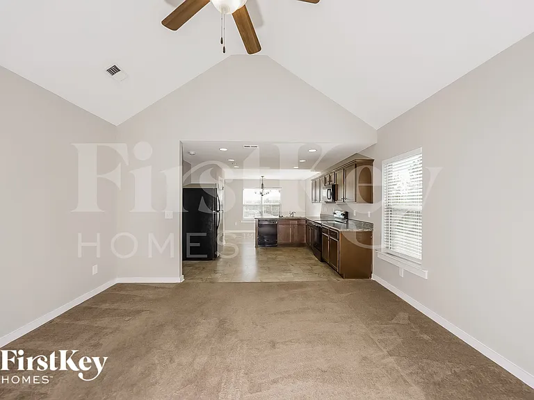 563 Kincaid Cove Ln — Photo 2