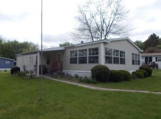 2 Gwyn Ln, Bloomfield, NY 14469