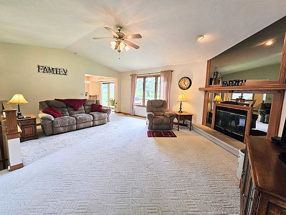 5th image of 6090 Chatsworth Dr