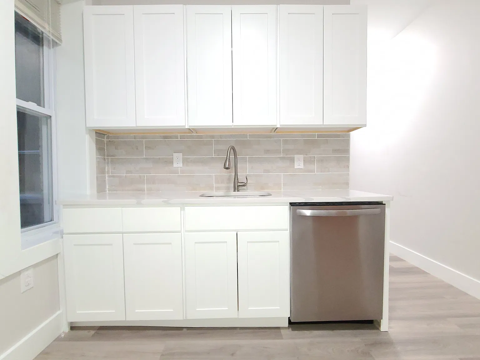 5712 Hudson Ave — Photo 2