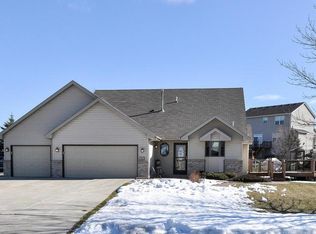 1315 Narcissus Curv, Victoria, MN 55386