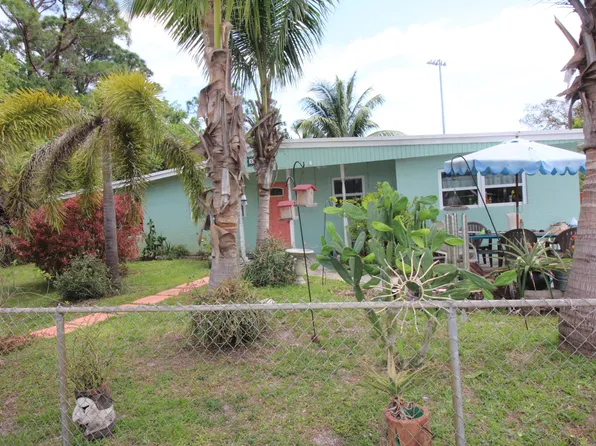 5881 SE Wesley Avenue, Stuart, FL 34997