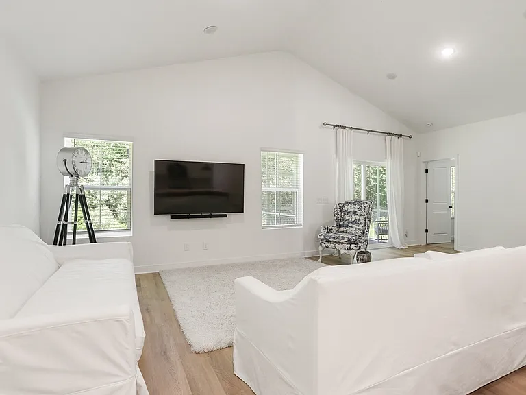 130 Kingswood Cir — Photo 12