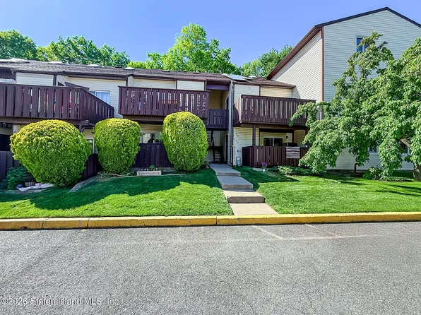 198 Timber Ridge Dr, Staten Island, NY 10306