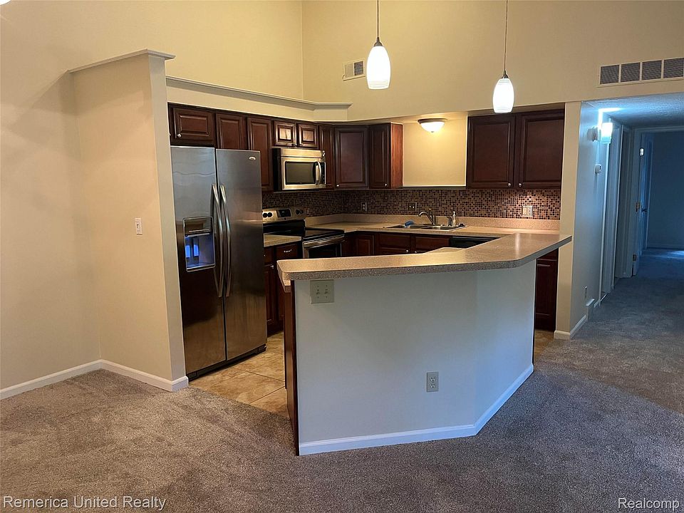 19115 Surrey Ln #21, photo 9