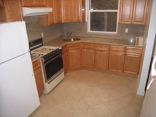 Rented by Alexiou Realty | media 22