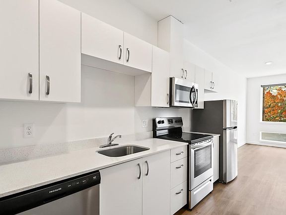 3rd image of 5840 SE 89th Ave #303