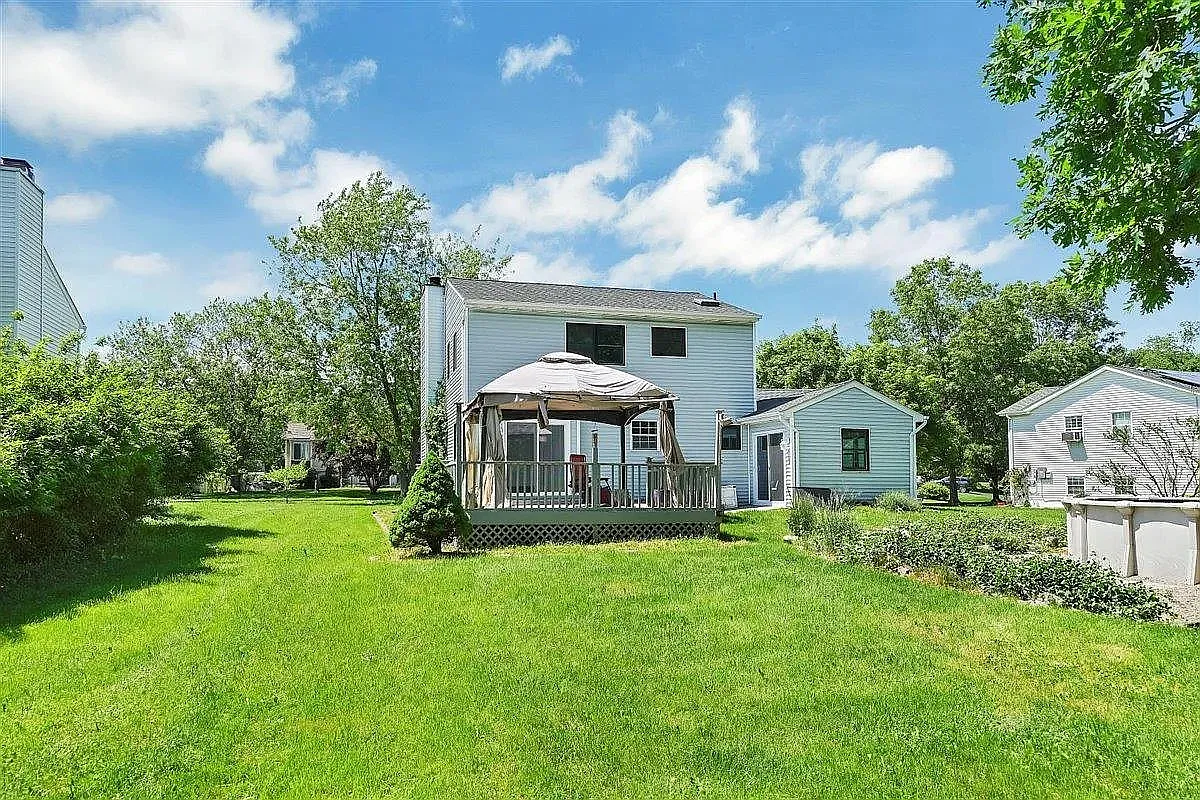 5 bed, 2494 sqft, $3,450 — Photo 2