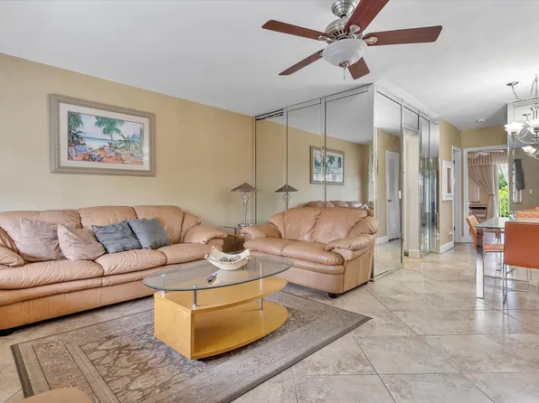 500 Layne Blvd APT 18, Hallandale, FL 33009