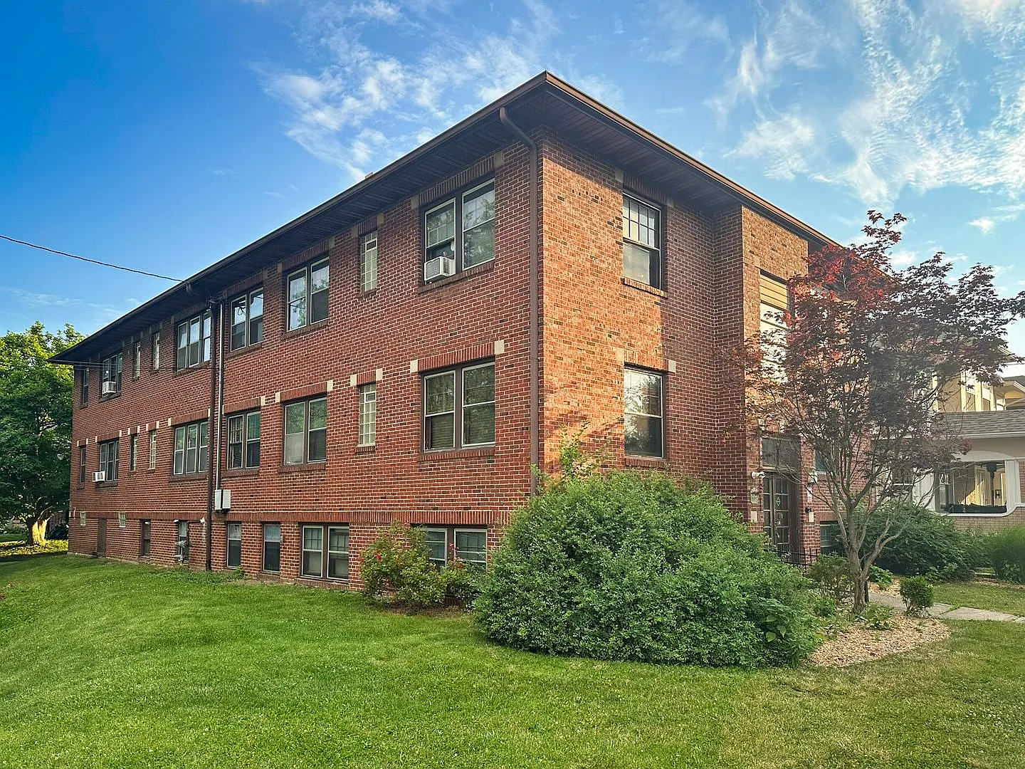 5819 E Washington - UNIT 7 - $715.00/mo. — Photo 3