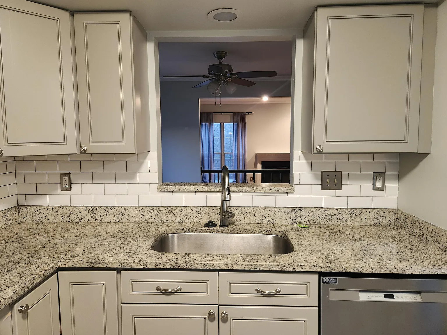 3 bed, 3.5 bath, 1460 sqft, $2,900 — Photo 4