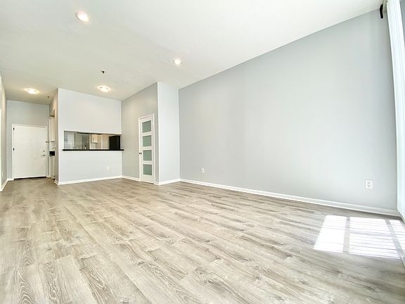 2nd image of 125 N Doheny Dr APT 102