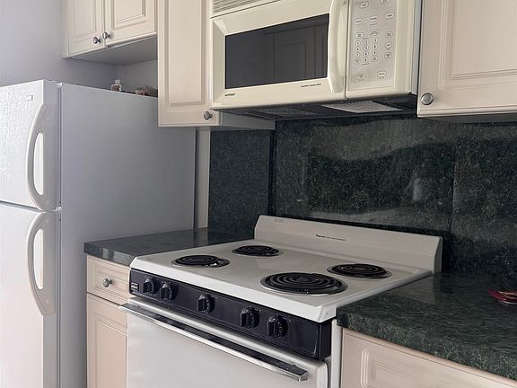 5th image of 100 Manhattan Ave APT 1319