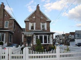 5427 65th Pl, Maspeth, NY 11378