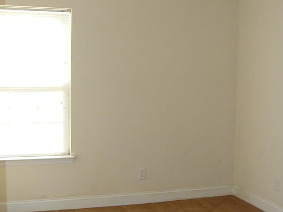 5th image of 402 Club Villa Ct APT 4