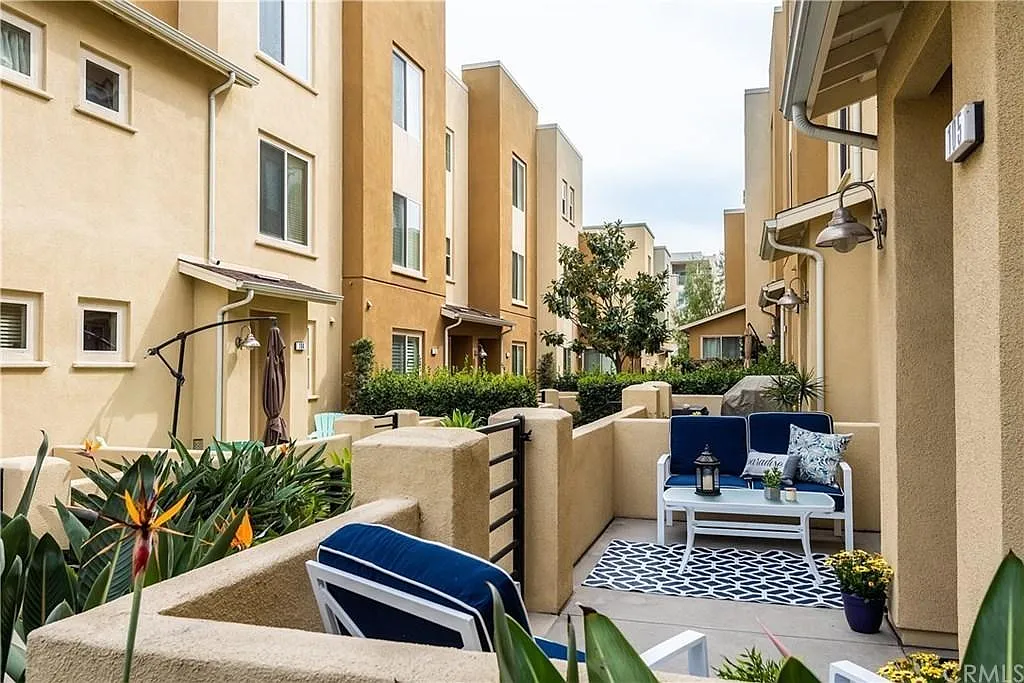 Relaxing patio entry - 5535 Ocean #105