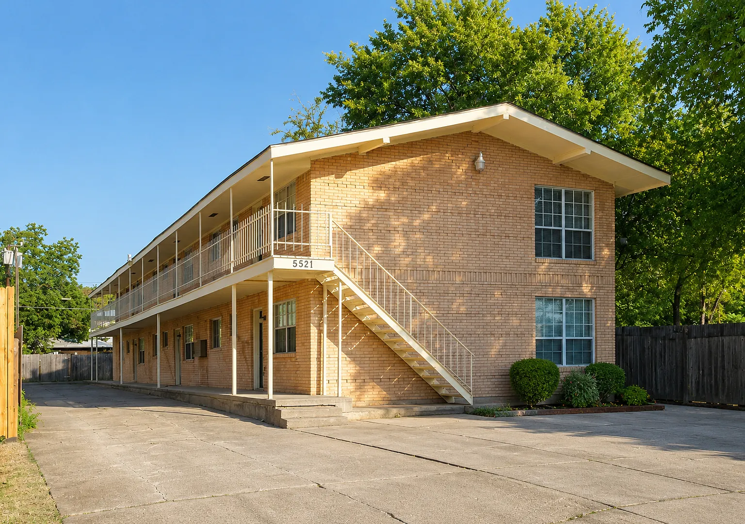 5521 Columbia Apartments — Photo 1