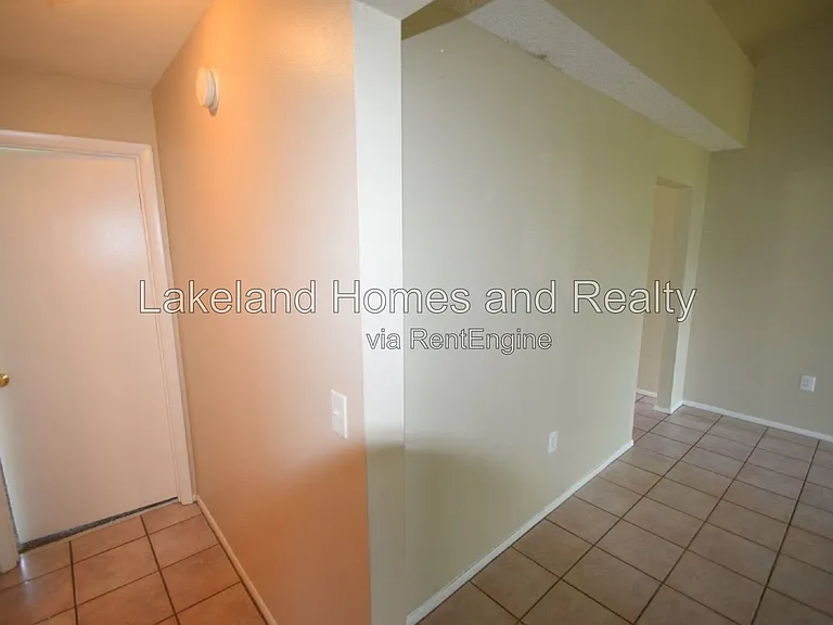 1204 Honeytree Ln W — Photo 43
