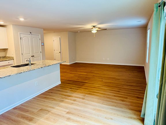2nd image of 35 Nandina Ln