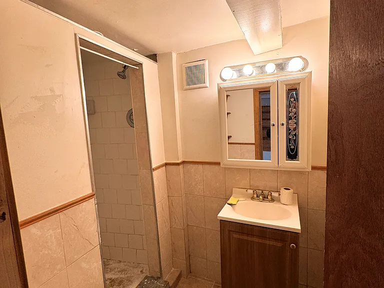 3 Church St #1A — Photo 8