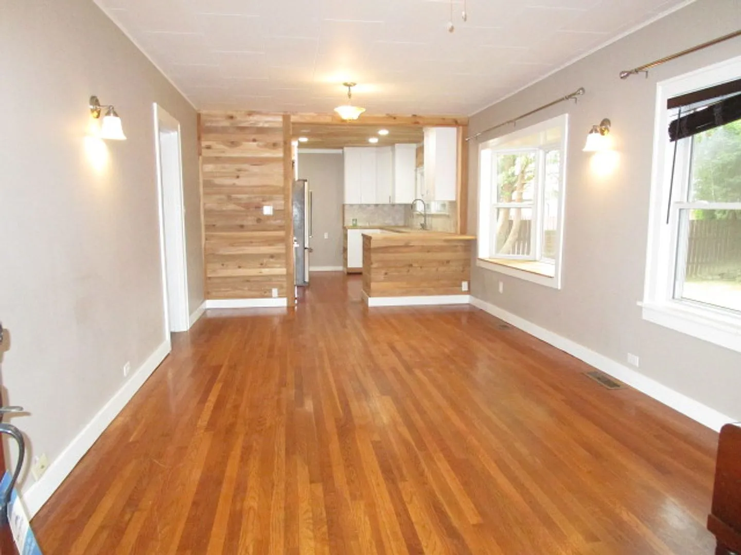 735 Jameson Street — Photo 4