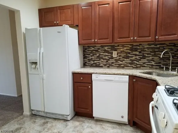 1307 Boxwood Dr, Branchburg, NJ 08876