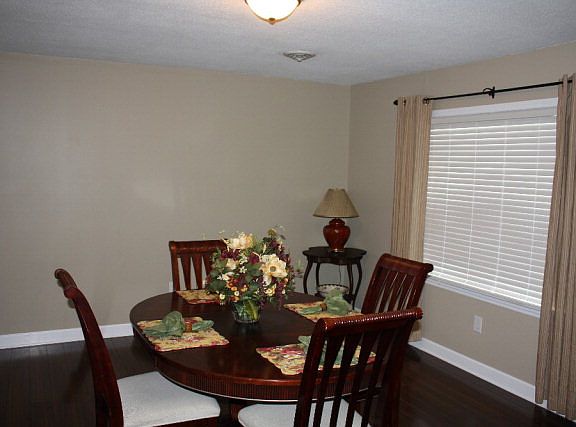 4th image of 1148 Laurel Ln