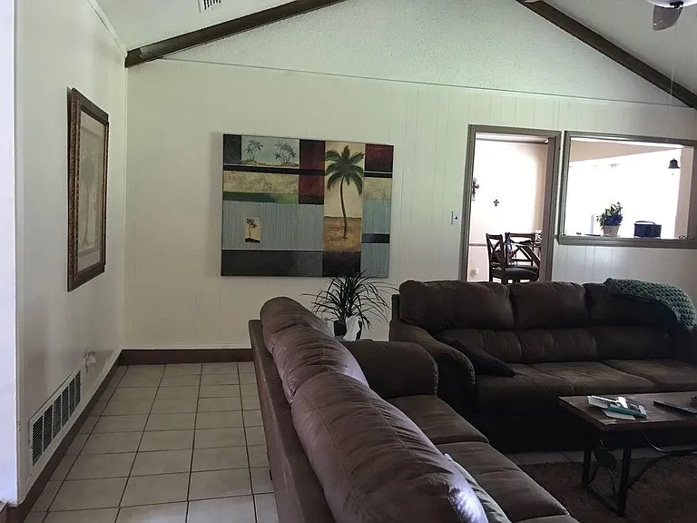1421 Bryan Dr — Photo 7