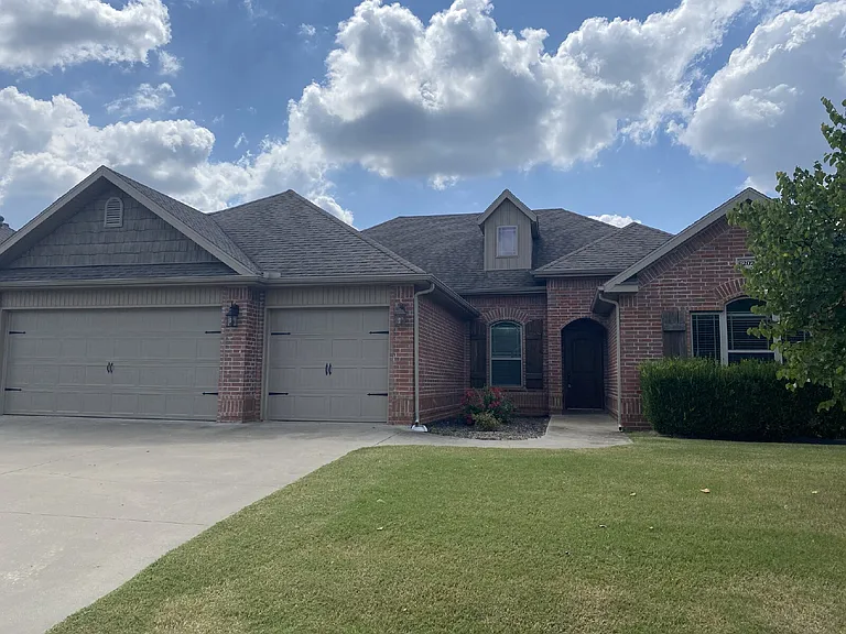 6202 W Sage Dr — Photo 2
