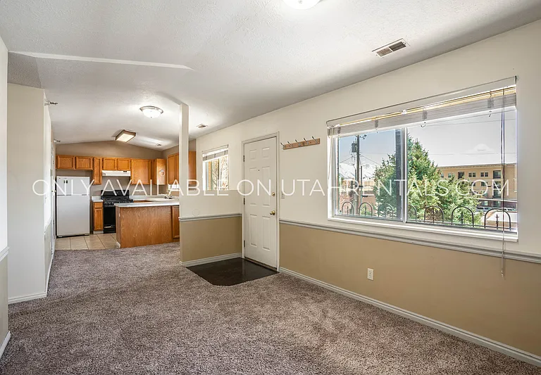 166 N 400 W #21 — Photo 1