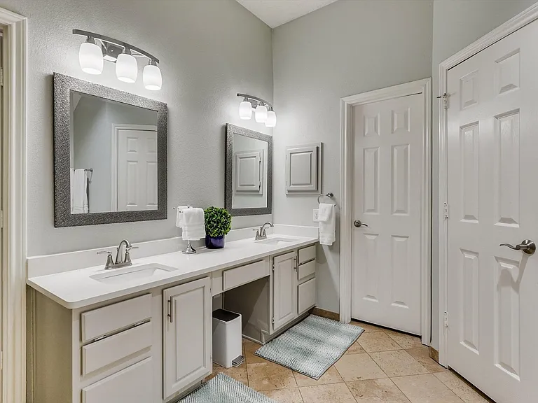 1717 Parkwood Dr — Photo 12
