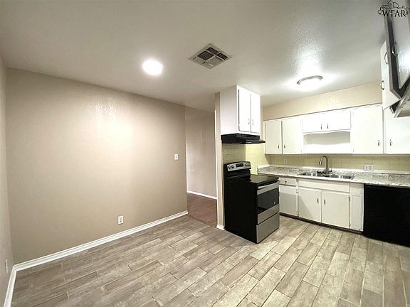 5th image of 1442 Deville St